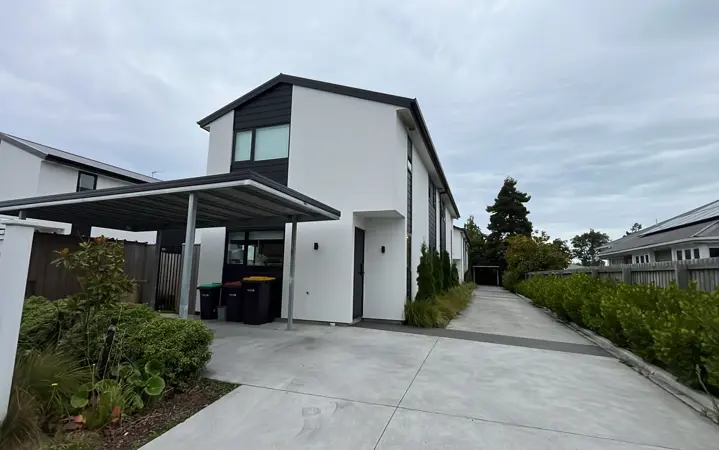 1/50  Hills Road image