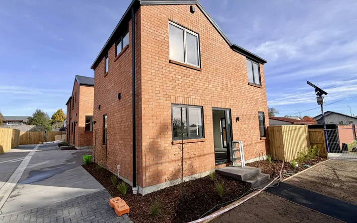1/10 Mclean St image