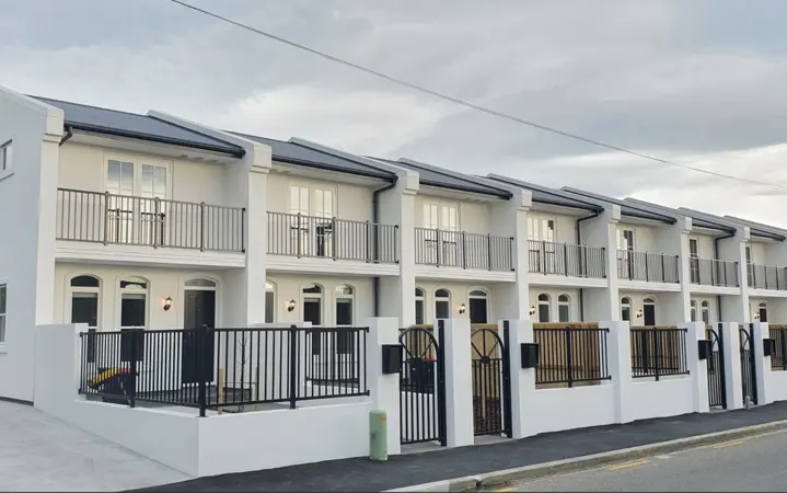 4/12  Burke Street image
