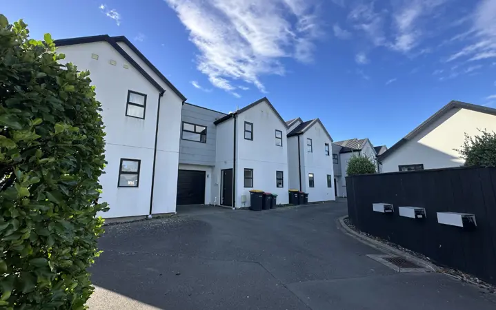 2/34  John Campbell Crescent image
