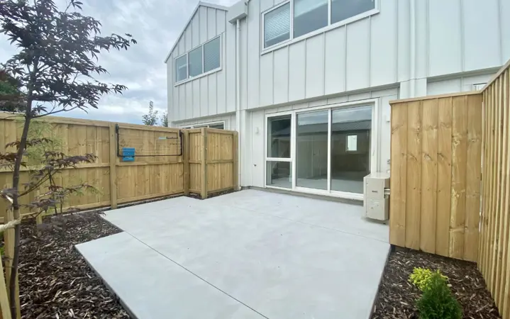 4/160  Hills Road image