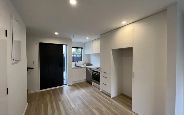 2/10a McLean Street image