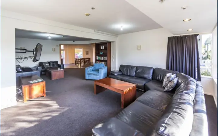 9 Straven Road image