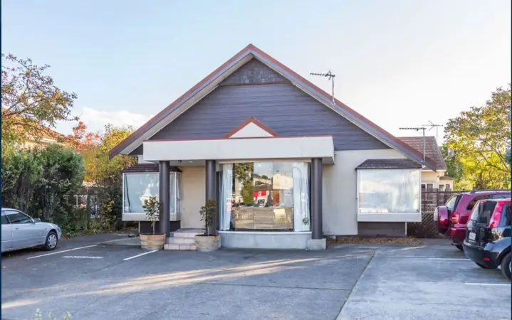 9 Straven Road image