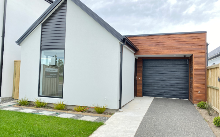 87 Faringdon Boulevard image