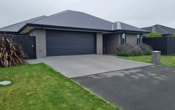 9 Carrington Close image