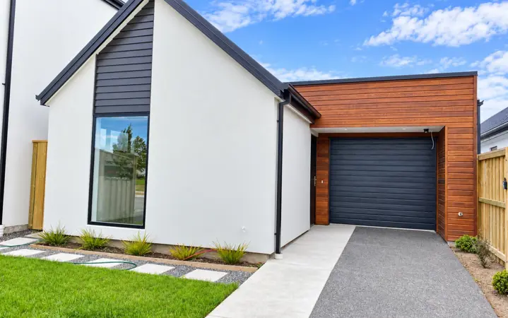 87 Faringdon Boulevard image