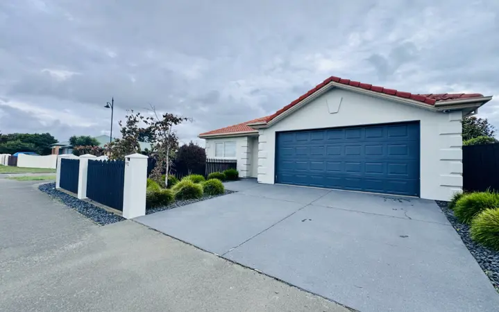 2 Sandholm Close image