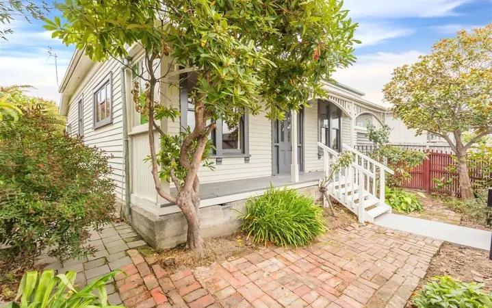 85 Caledonian Road image